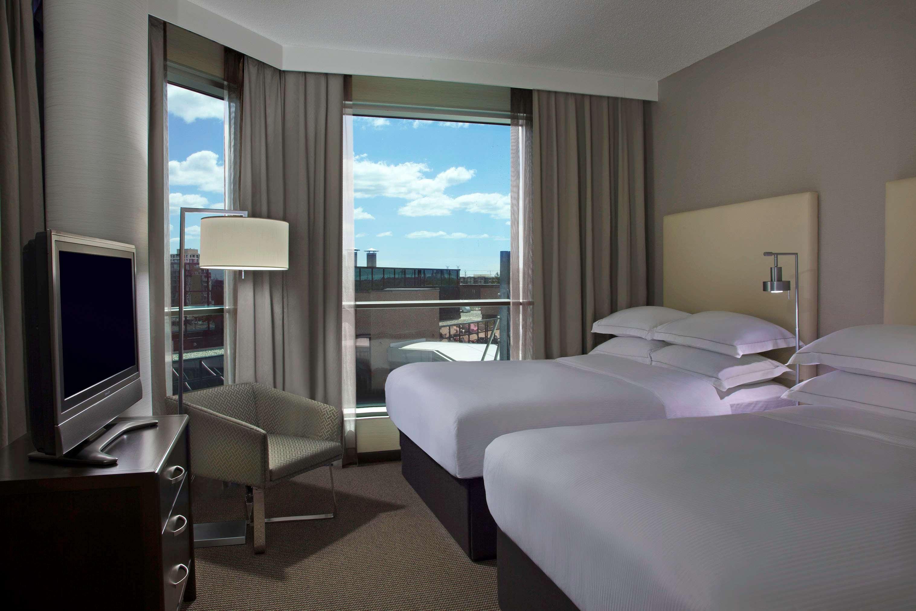 Hilton Suites Toronto-Markham Conference Centre & Spa Exterior photo